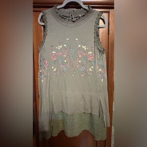 POL Exquisite Floral Embroidered Sleeveless Top NWOT